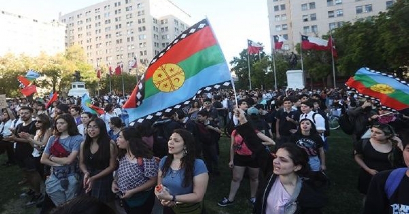 Carabineros de Chile se le alza a Piñera, quien se resiste a reconocer la responsabilidad política de su gobierno en el asesinato de Camilo Catrillanca y de la persecución y atropello a los Mapuches…