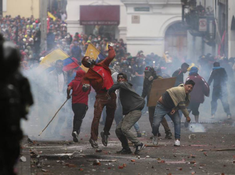 Se le vuelve a enredar el papagayo al traidor de Lenín Moreno en Ecuador.