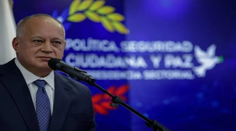 Vea la rueda de prensa del Vicepresidente Sectorial de Política, Seguridad Ciudadana y Paz, Capitán Diosdado Cabello Rondón, desmontando la trama de corrupción de la Alcaldía de Maracaibo.