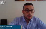 Hoy, cuando los cretinos están de moda, viene Santiago Torrado y ataca a Petro por su admiración y respeto a Bolívar… Pelotudo!