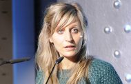 Recomendamos la lectura de este trabajo de Máriam Martínez-Bascuñán, contundente y esclarecedor sobre la estupidez de este mundo occidental.....