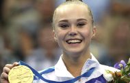 La gimnasta rusa, Angelina Mélnikova, admiradora de Putin, le da en la madre a occidente, volviendo a ser la reina del Mundial en Indonesia...