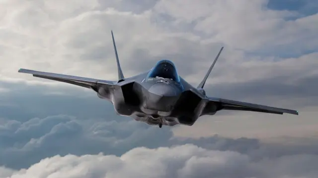 Debemos seguir manteniéndonos muy activos y en alerta total: cinco aviones de combate F-35 gringos, sobrevolaron nuestras costas...