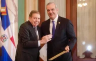 El arrastrado presidente de República Dominicana. ¿Cómo es que se llama ese gran come-mierda? ¿Luis Avinagrer?