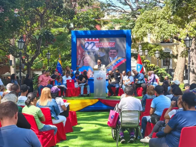 Aquí no descansaremos hasta ver liberados al presidente Nicolás Maduro y la primera combatiente Cilia Flores...