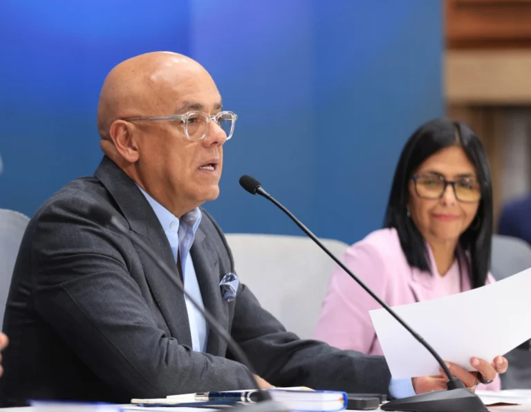 Aquí las leyes estarán al servicio del pueblo venezolano, no de ninguna potencia...